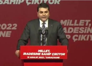 Gültekin Uysal: Kalk yiğidim, dağ başını duman almış