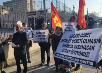 Bakanlık önünde asgari ücret protestosu