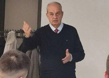 İlker Başbuğ, üniversitede ders vermeye başladı