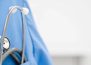 Sağlık çalışanlarına 38 liralık ‘giyim desteği’