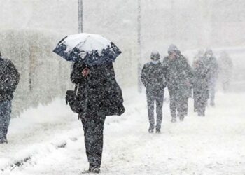 İstanbul’a kar geliyor: Tarih belli oldu, günlerce sürecek!