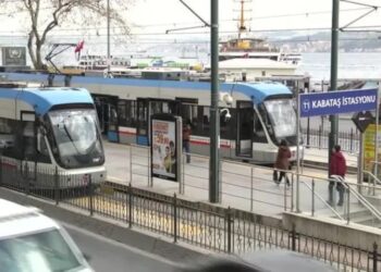 Kabataş’ta tramvay kazası: Yaralılar var