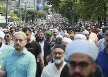 İşte toplumun gözünde tarikatlar