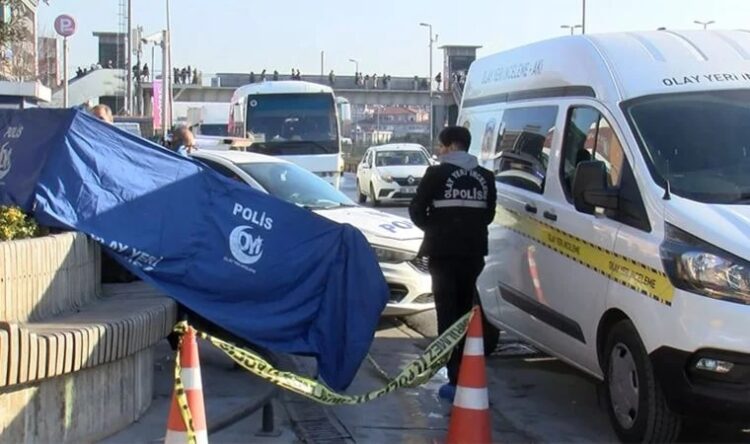 İstanbul’daki AVM bahçesinde ceset bulundu