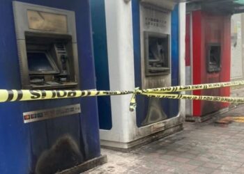 ATM’leri ateşe verdiler