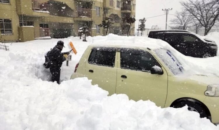 Kar yağışı 17 kişinin ölümüne sebep oldu