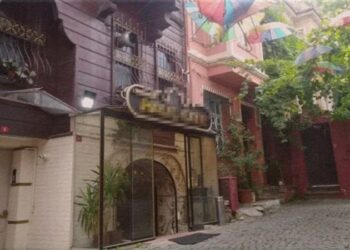 İstanbul’da ünlü kafede ‘gizli kamera’ skandalı