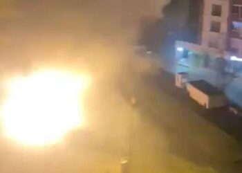 Kadıköy’de korkutan patlama! Yeraltı kabloları patladı