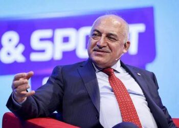 Mehmet Büyükekşi’den flaş karar! ‘Hepsi kart görecek’