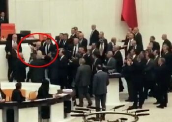 Meclis karıştı… Vekiller yumruklaştı, İYİ Partili Hüseyin Örs hastaneye kaldırıldı