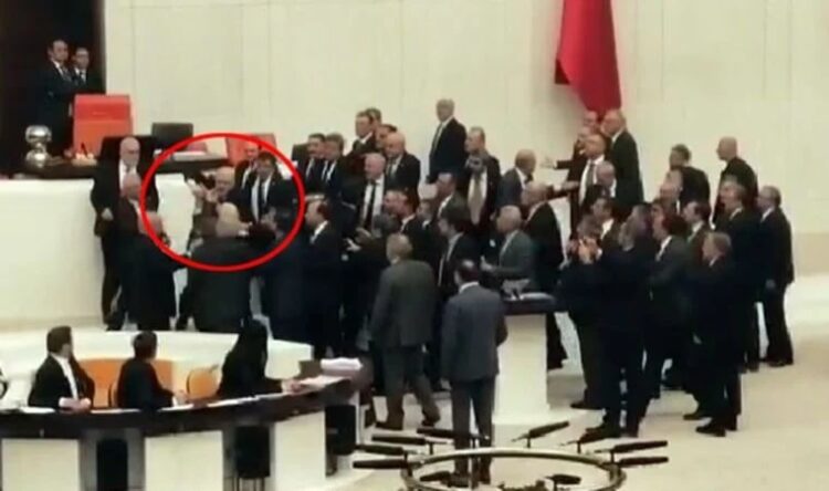 Meclis karıştı… Vekiller yumruklaştı, İYİ Partili Hüseyin Örs hastaneye kaldırıldı