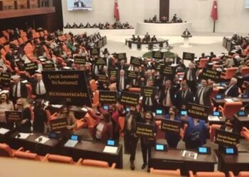 Bakan Derya Yanık TBMM’de protesto edildi… Muhalif vekiller sırtlarını döndü