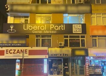 Liberal Parti’den QR kodlu tabela