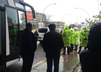 İkizköylüler ‘Zeytinime dokunma’ demek için Meclis önünde