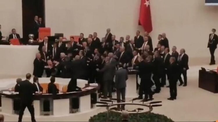 Meclis’teki yumruklu kavga sonrası kesilen ceza belli oldu