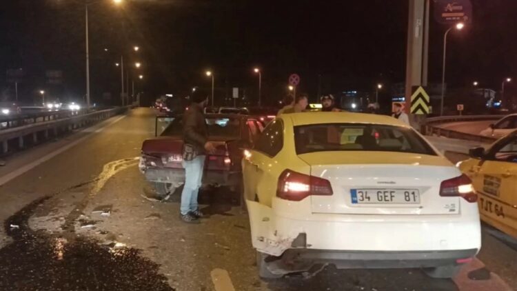 Pendik’te zincirleme trafik kazası! 4 otomobil birbirine girdi