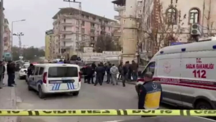 Batman’da bir esnaf, üç DEDAŞ personelini silahla rehin aldı!