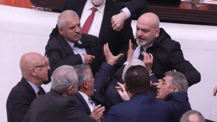 Yumruklu saldırı sonrası İYİ Parti’den karar