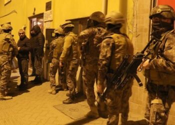 Çiğköfteciyi vuran saldırgan, saklandığı çatıda yakalandı