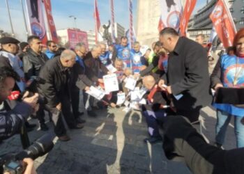 Birleşik Kamu İş’ten ‘maaş zammı’ protestosu
