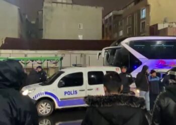 Telefonla konuşurken otobüsün altında kalan kadın hayatını kaybetti