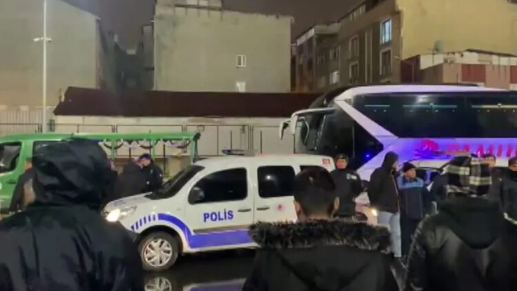 Telefonla konuşurken otobüsün altında kalan kadın hayatını kaybetti