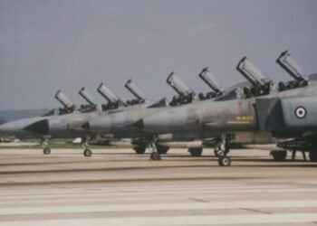 Yunanistan’a ait F-4 Phantom savaş uçağı düştü