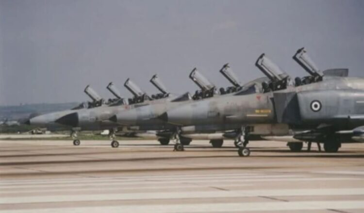 Yunanistan’a ait F-4 Phantom savaş uçağı düştü