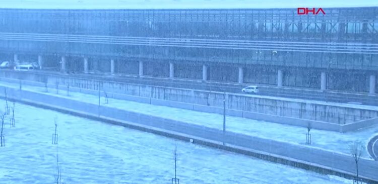 İstanbul Havalimanı’nda kar yağışı