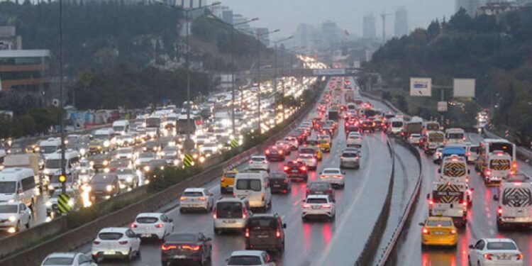 İstanbul’da trafik yoğunluğu yüzde 90’a ulaştı