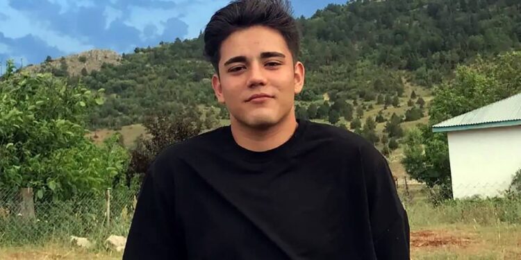 Liseli genç, arkadaşları tarafından öldürüldü