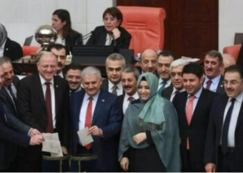 AKP’li vekiller 3 gün arayla aynı maddeye imza attılar