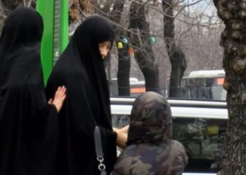 Çocuğa taciz şüphelisini dövüp polise teslim ettiler