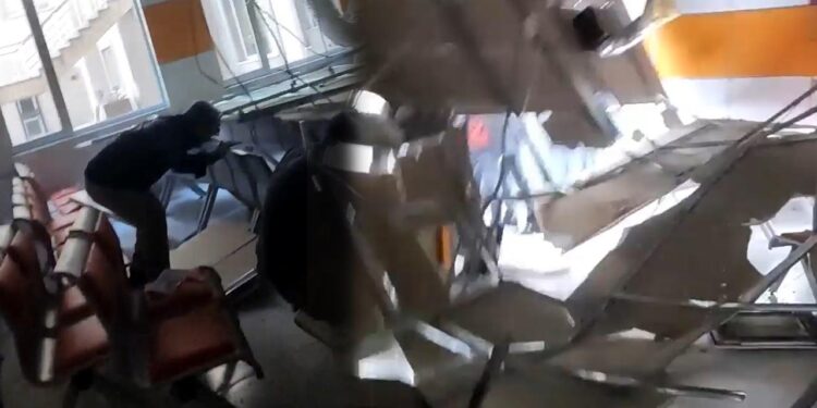 Nüfus Müdürlüğü’nün tavanı çöktü