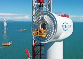 Çin’in ilk derin deniz yüzer rüzgar enerjisi platformunun kritik önemdeki gövde montajı tamamlandı