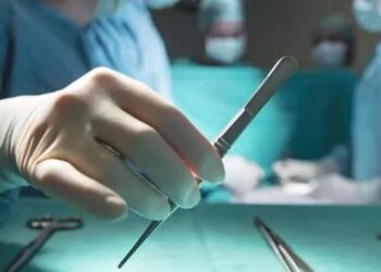 Çocuklarının velayetini vermemek için kadın oldu