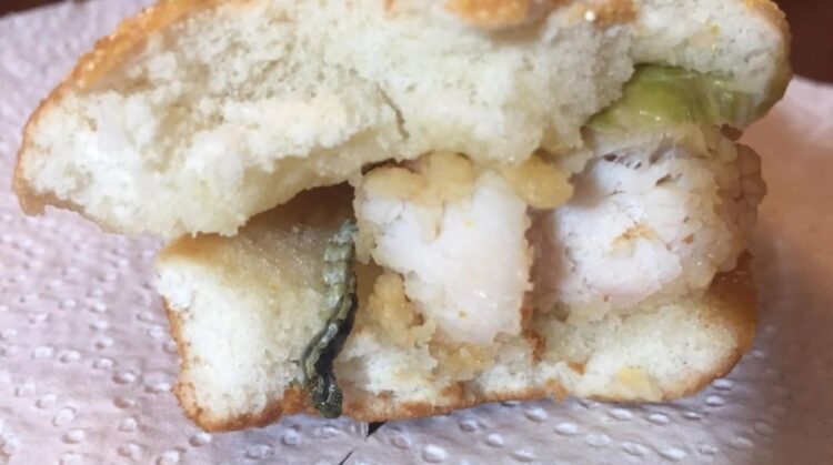 Ekmek arası tavuk siparişi verdi, hayatının şokunu yaşadı