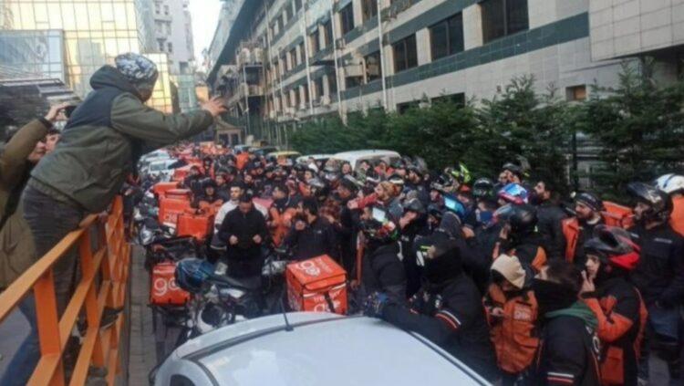 Yüzlerce Trendyol Go kuryesi kontak kapattı, eyleme başladı