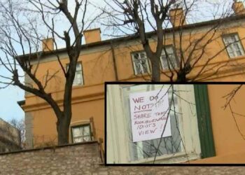 İsveç Konsolosluğu çalışanlarından protestoculara yanıt