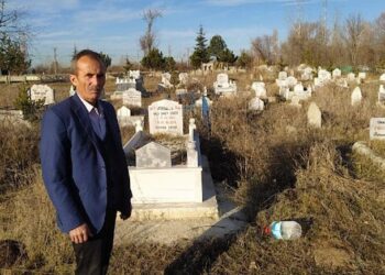 AKP’li belediye alacaklı işçisine mezarlıkları gösterdi