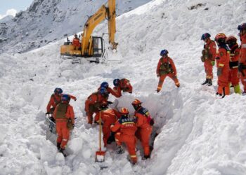 Düşen çığda 28 kişi öldü