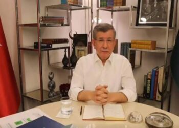 Davutoğlu’ndan Erdoğan’a çağrı: Pelikancılar dahil istediğin gazetecileri al gel