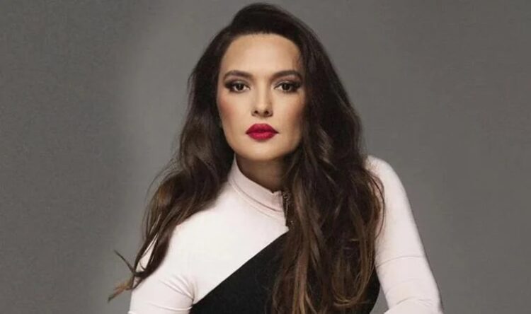 Eski vokalistinden Demet Akalın’a ağır sözler! Kariyerimi dibe sürükledi’