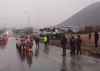 İşçi servisi takla attı: Çok sayıda yaralı var!