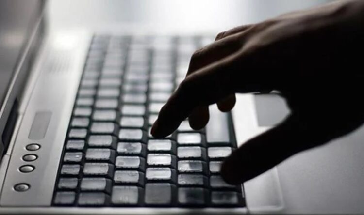 Okul müdürü tacizi itiraf etti: 100’den fazla kadının görüntüsünü çekmiş!