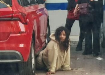 Uyuşturucu bağımlısı kadın, otomobilin altında 2 saat…