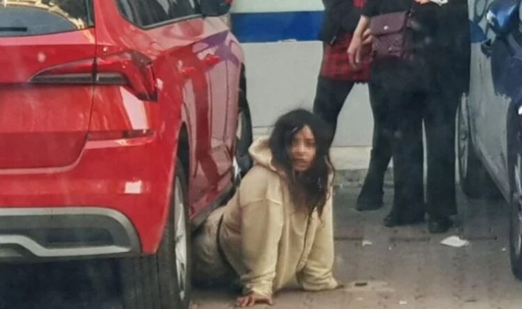 Uyuşturucu bağımlısı kadın, otomobilin altında 2 saat…