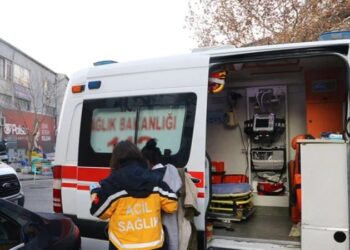 Vergi dairesinde gaz sızıntısı: Hastaneye kaldırıldılar