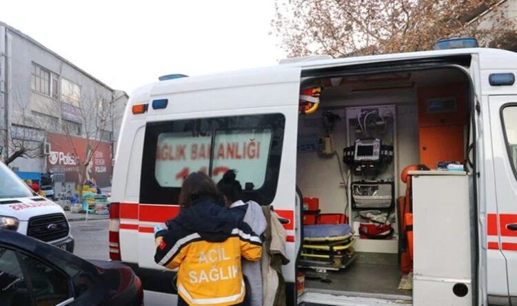 Vergi dairesinde gaz sızıntısı: Hastaneye kaldırıldılar