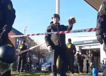 Provokasyona doymadı, yeniden Kuran yaktı